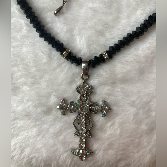 Vintage Aurora Borealis Cross Pendant on‎ Black Crystal Necklace - Picture 2 of 6